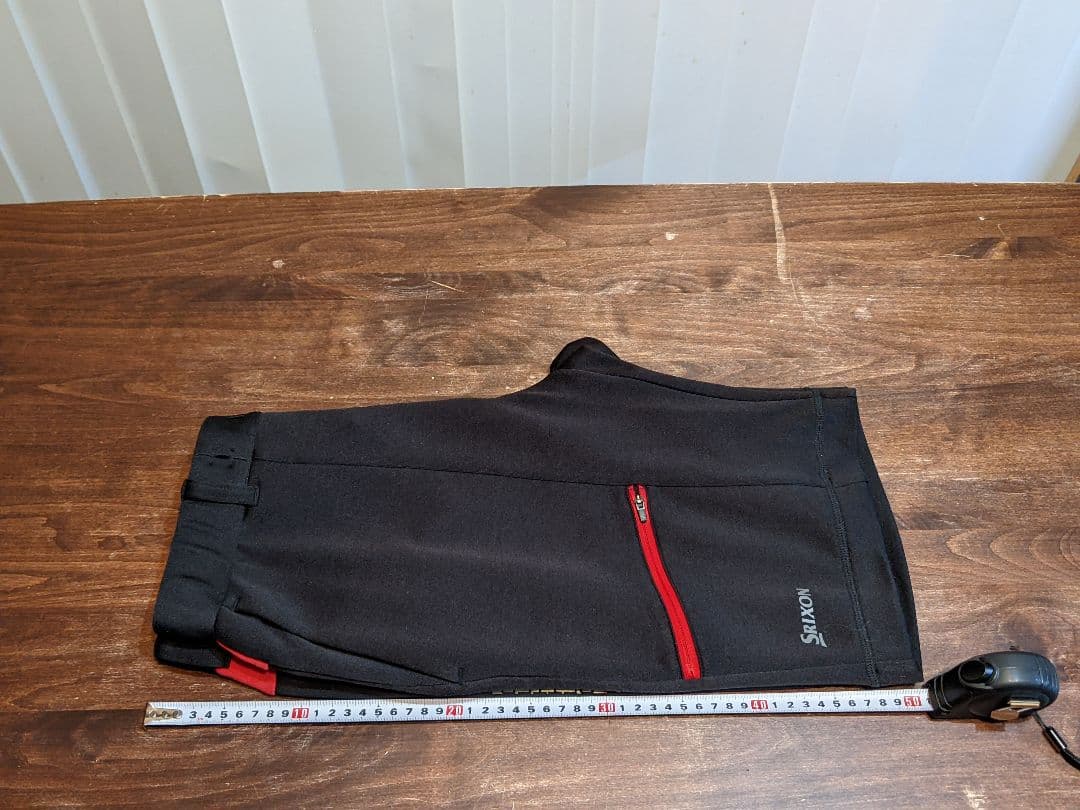 スリクソン by デサント　スウェット　ショートパンツ　ハーフパンツ　ゴルフ　黒