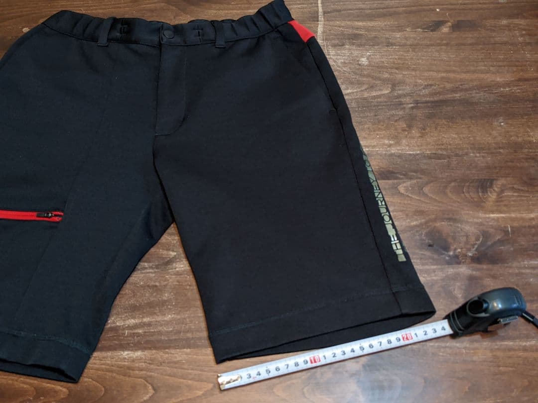 スリクソン by デサント　スウェット　ショートパンツ　ハーフパンツ　ゴルフ　黒