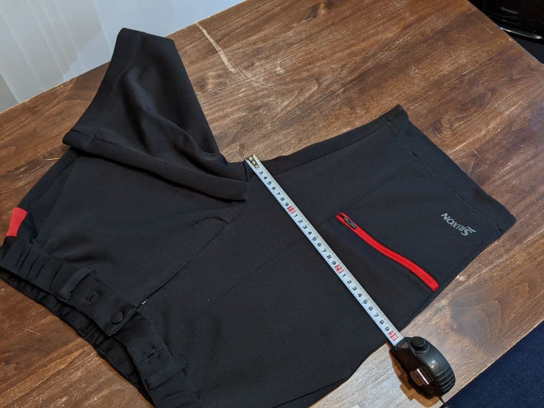 スリクソン by デサント　スウェット　ショートパンツ　ハーフパンツ　ゴルフ　黒