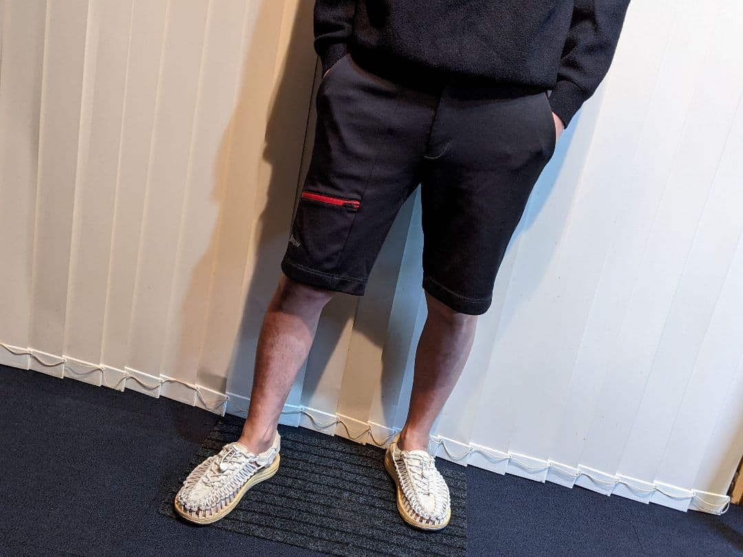 スリクソン by デサント　スウェット　ショートパンツ　ハーフパンツ　ゴルフ　黒