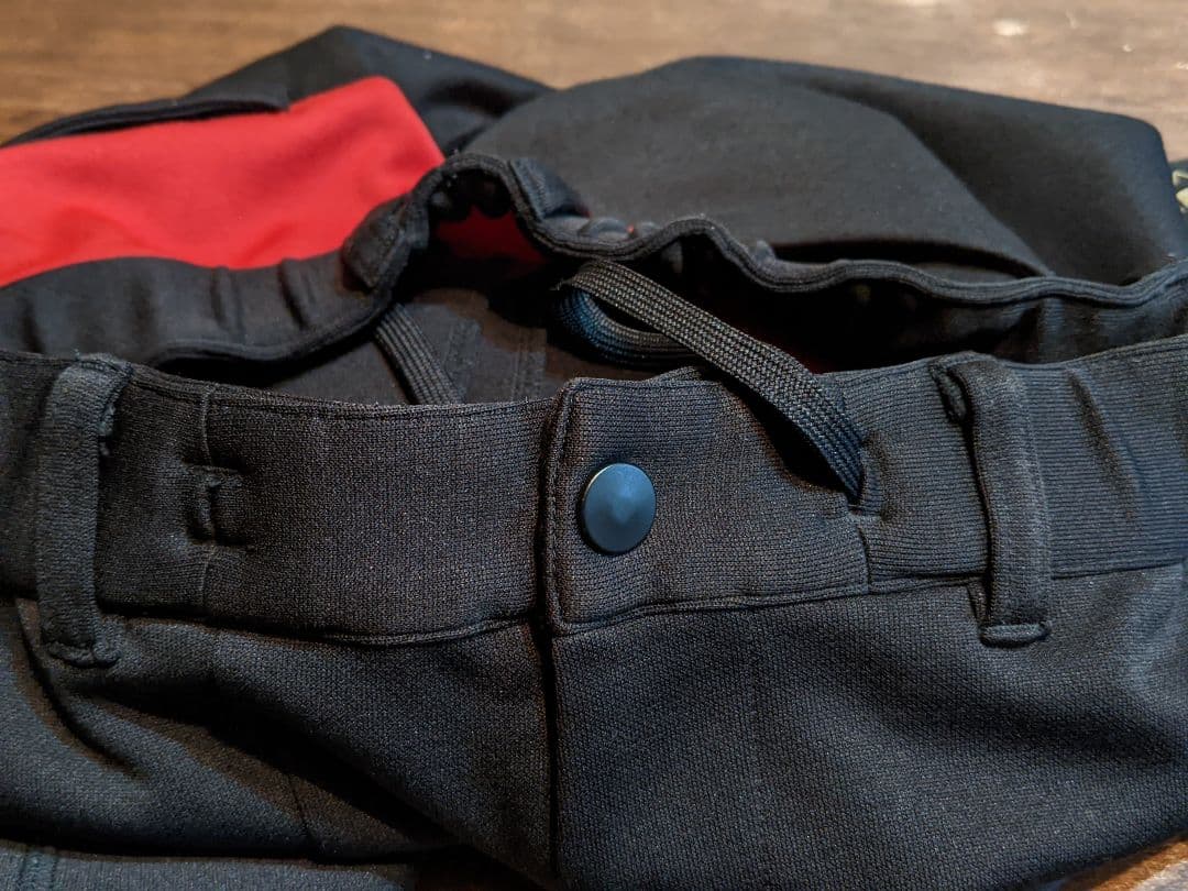 スリクソン by デサント　スウェット　ショートパンツ　ハーフパンツ　ゴルフ　黒