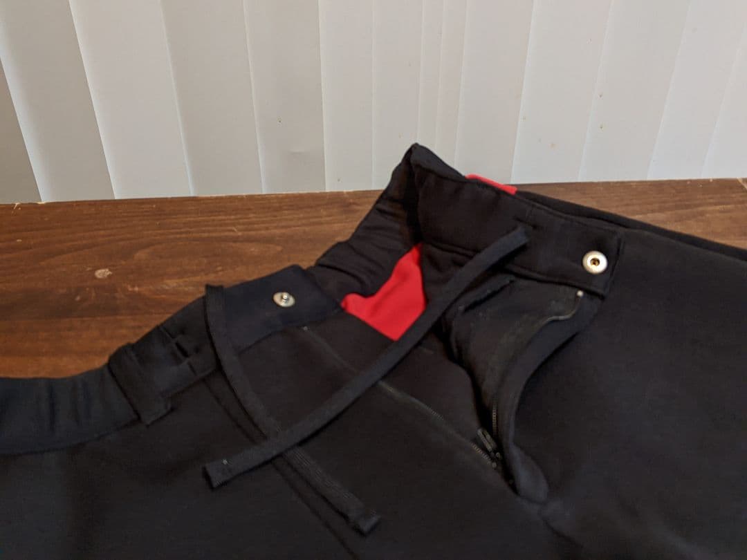 スリクソン by デサント　スウェット　ショートパンツ　ハーフパンツ　ゴルフ　黒