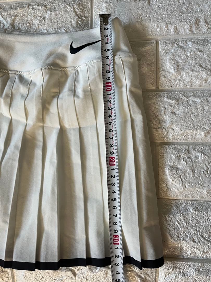 新品タグ付き　Nike テニススカート ホワイトＭ　海外
