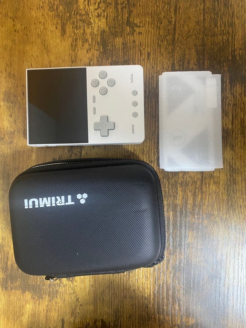 て*つ様 TRIMUI BRICK ホワイト　+ ケースとスクリーンプロテクター