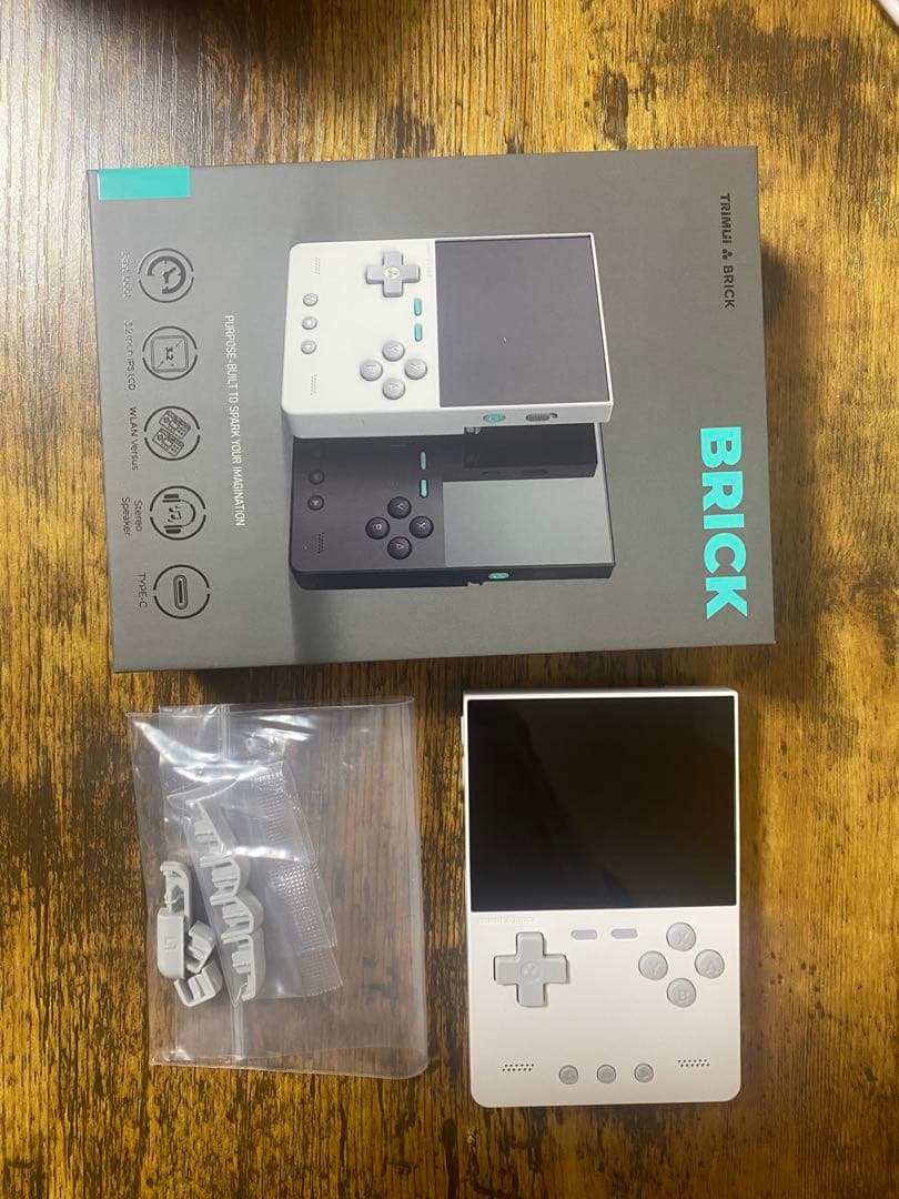 て*つ様 TRIMUI BRICK ホワイト　+ ケースとスクリーンプロテクター