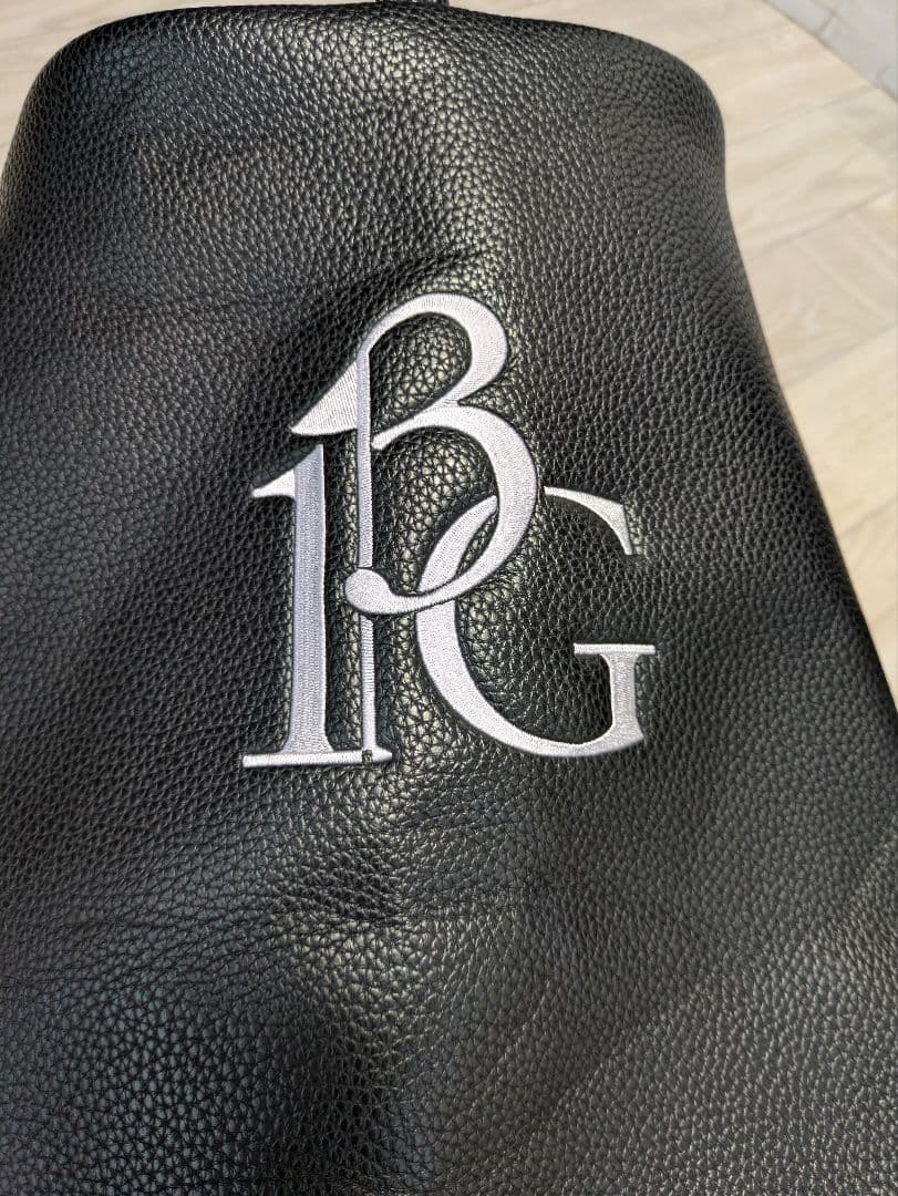 1PIU1UGUALE3　キャディバッグ ブラック/ホワイト