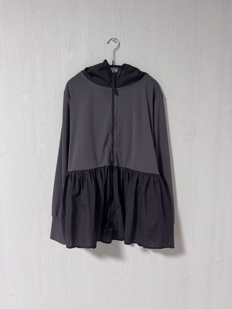 UNFILO ラッシュガード ペプラムフーディ