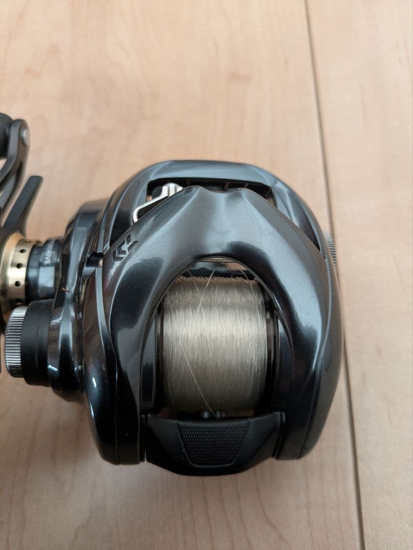 美品 ダイワ 25タトゥーラ SVTW 100HL