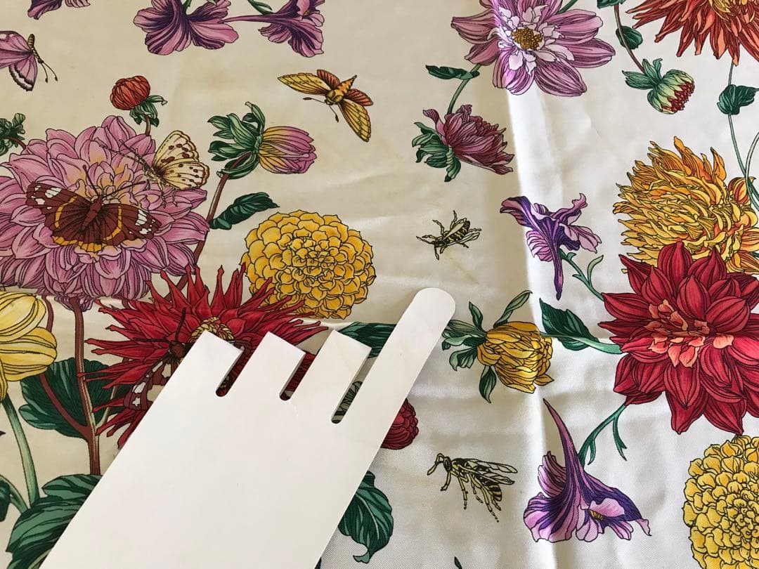 GUCCI グッチ シルク100% スカーフ