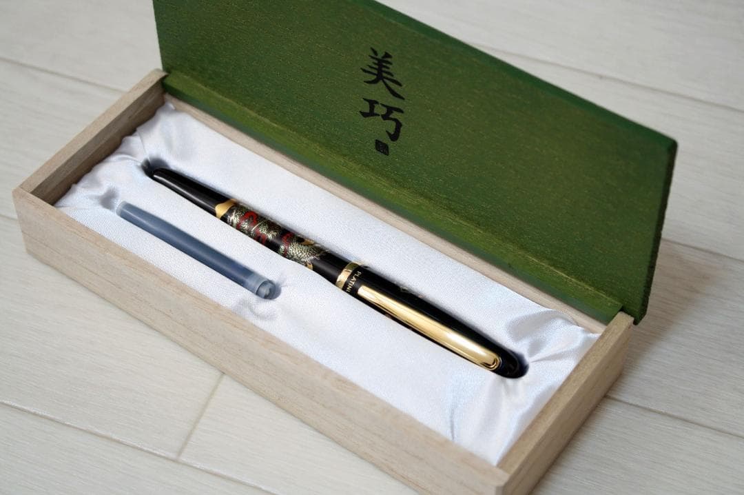 値下げしました【新品】プラチナ万年筆 近代蒔絵「美巧・双龍」細字（Ｆ）おまけつき