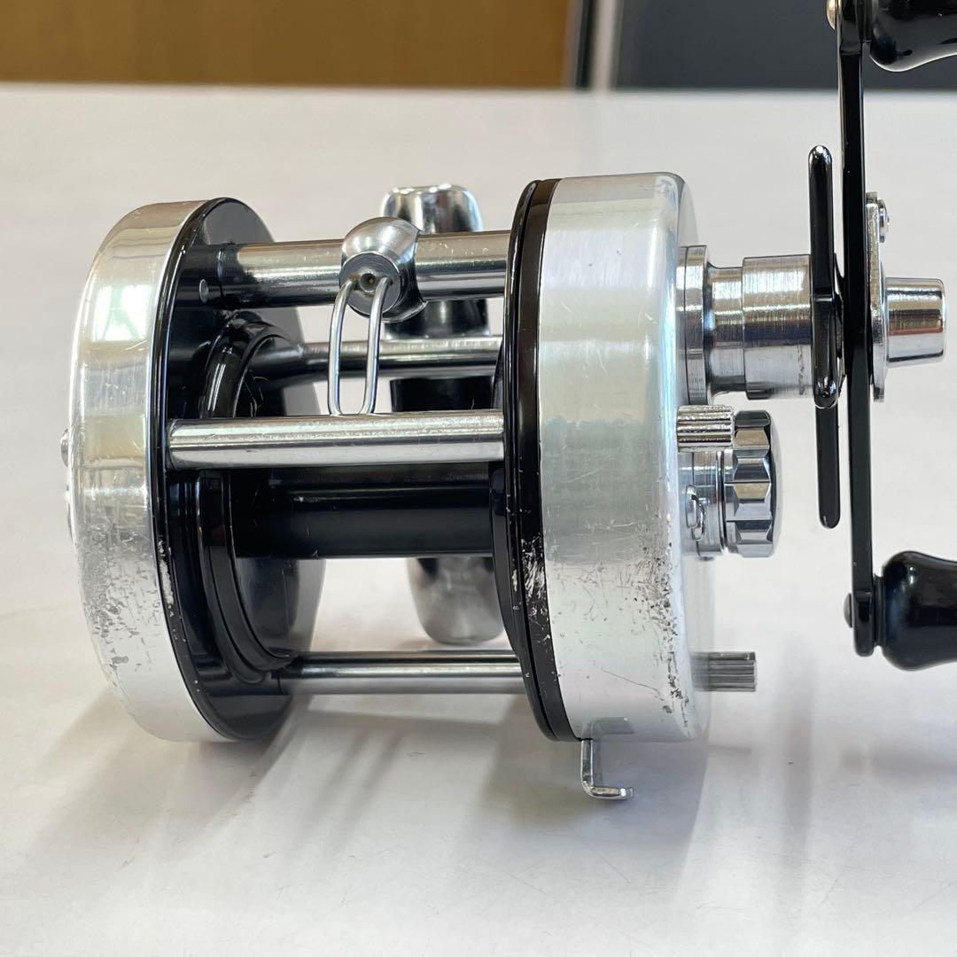 リール PFLUEGER 2800