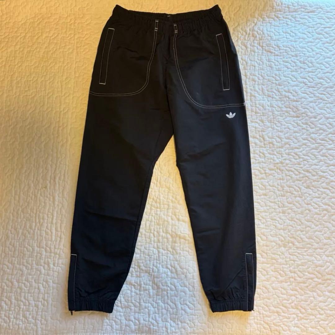 アディダス　ナイロンパンツ　ブラック　ユニセックス　S