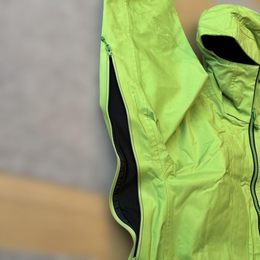 GOLDWINスキーウェアLサイズ　￼中綿なし　￼春スキー用