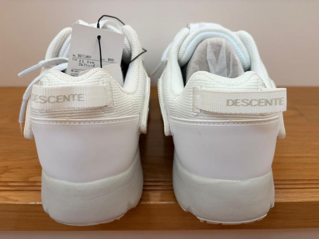ホワイト スニーカー 新品タグ付きDescente