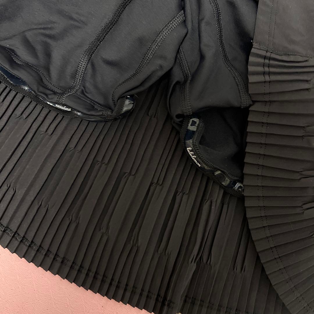 Lululemon ブラック プリーツスカート