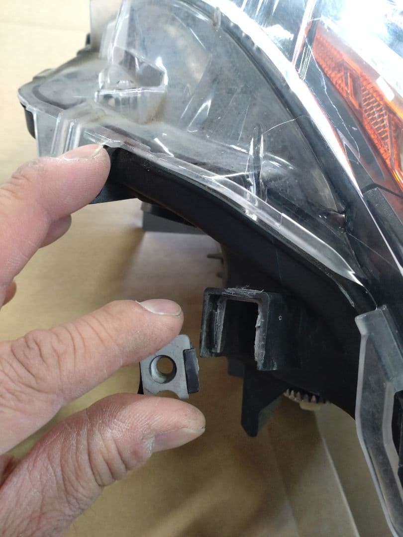 50プリウス　左ヘッドライト