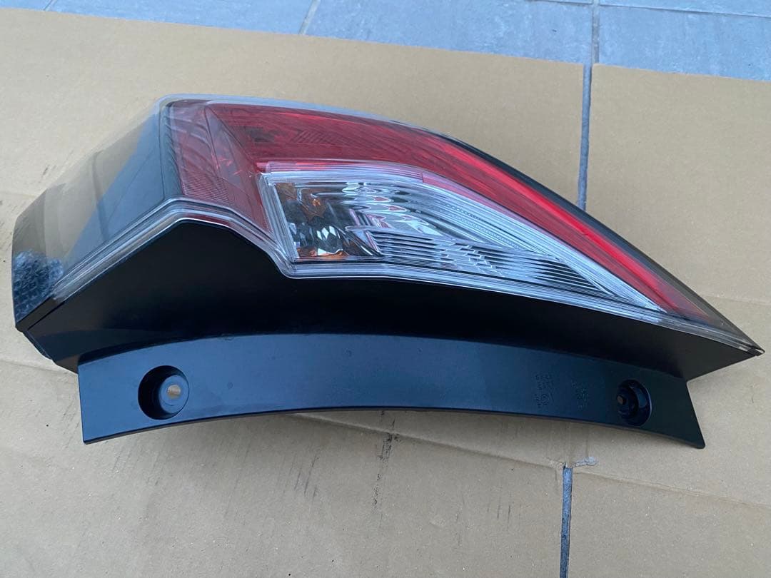 シビックタイプR FK8 純正テールランプ　無限シーケンシャル