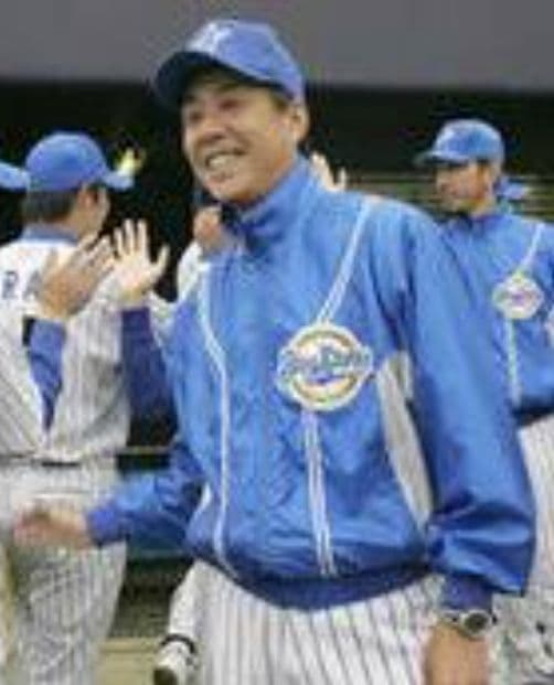 【プロモデル】横浜　DeNA ベイスターズ　グランドコート　デサント　XO