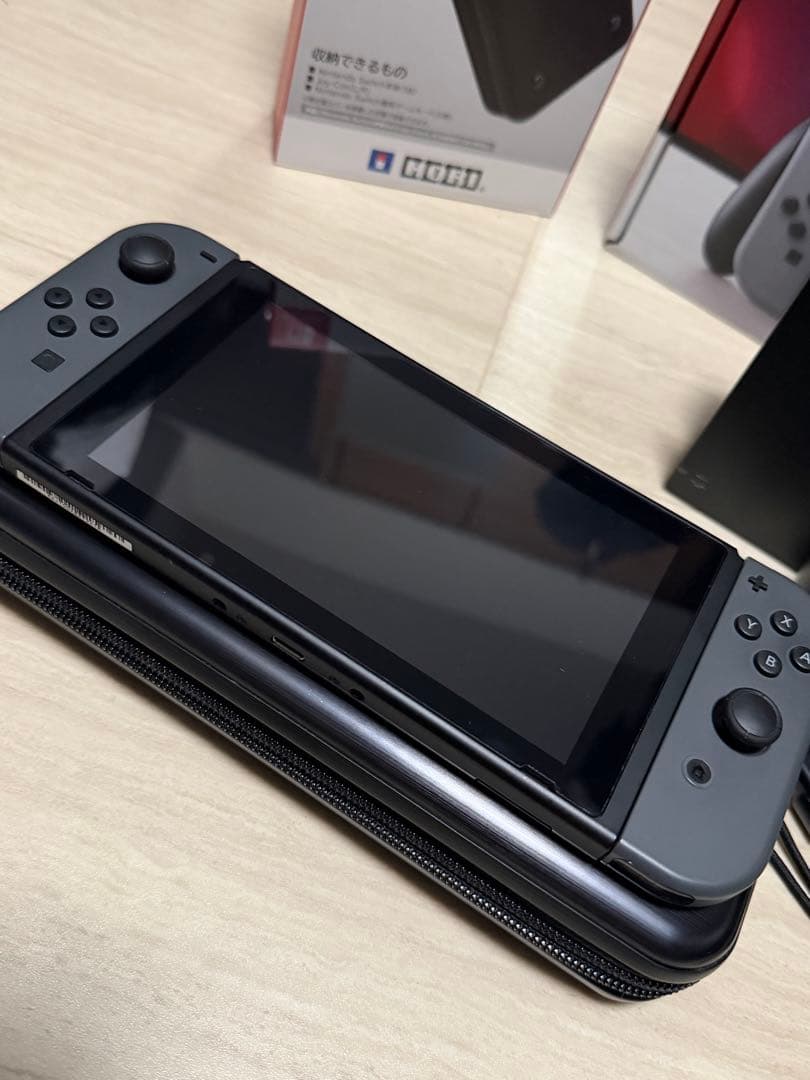 Switch 本体セットグレー（付属品完備）＋HORI製アルミケース付