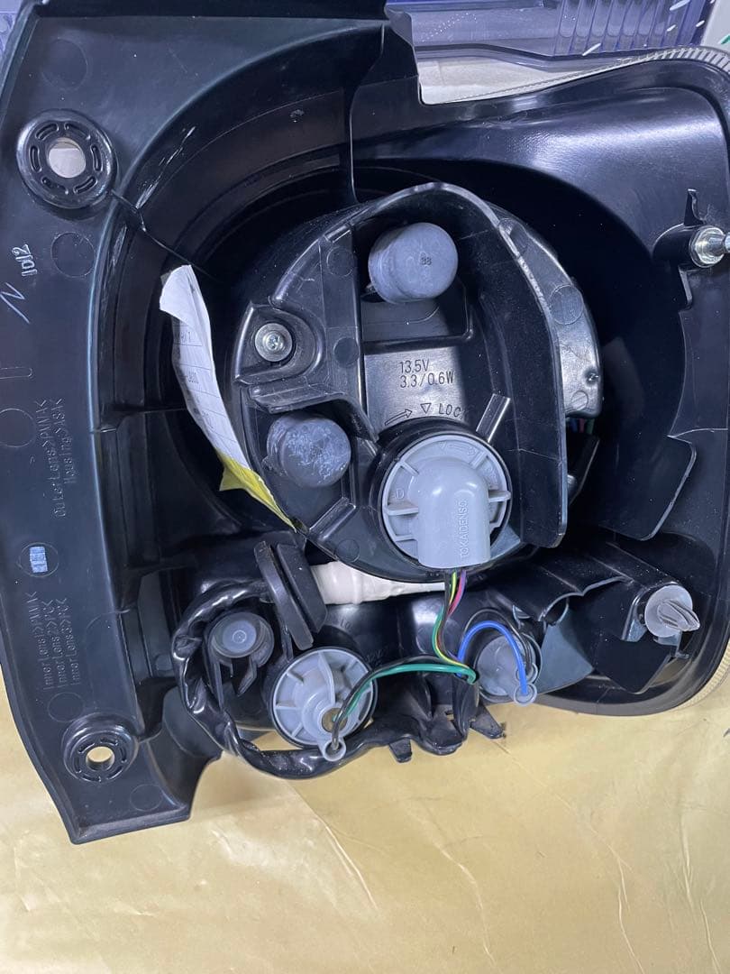 ムーヴキャンバス　左テールランプ