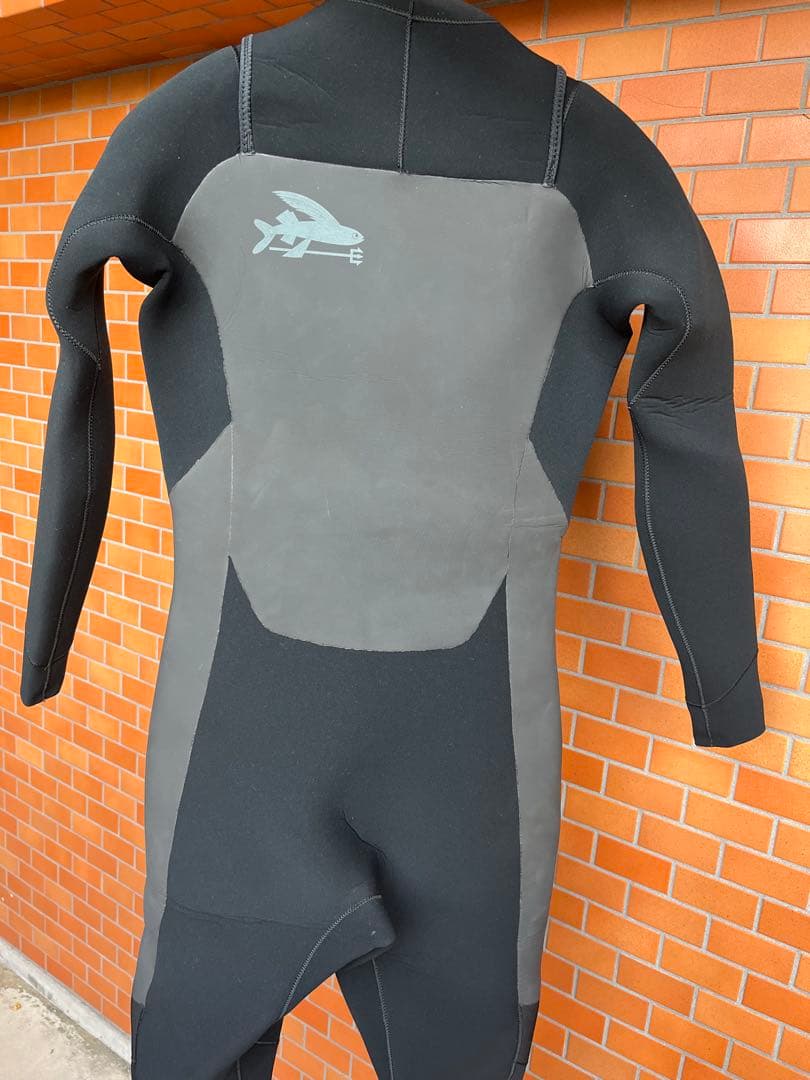 パタゴニア　未使用R4 セミドライフロントジップウエットスーツMen's L