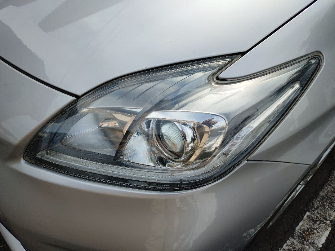 ZVW 30 プリウス後期純正HIDヘッドライト　バラスト GIGAバーナー付き