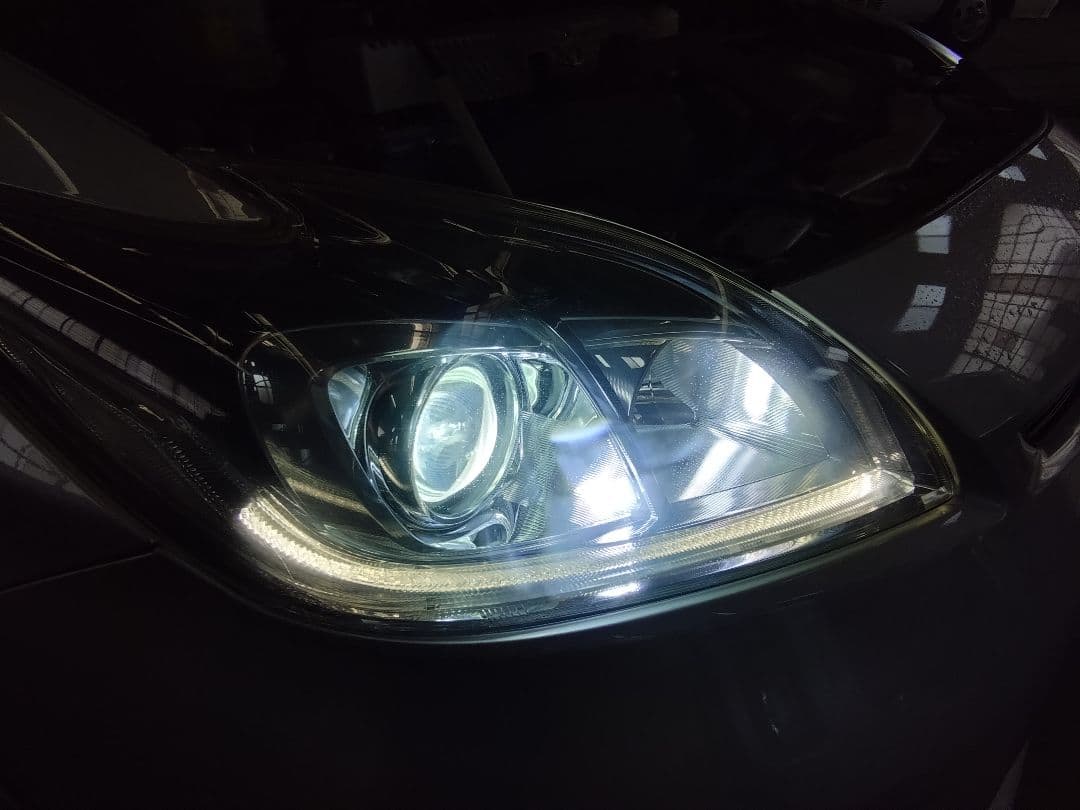 ZVW 30 プリウス後期純正HIDヘッドライト　バラスト GIGAバーナー付き