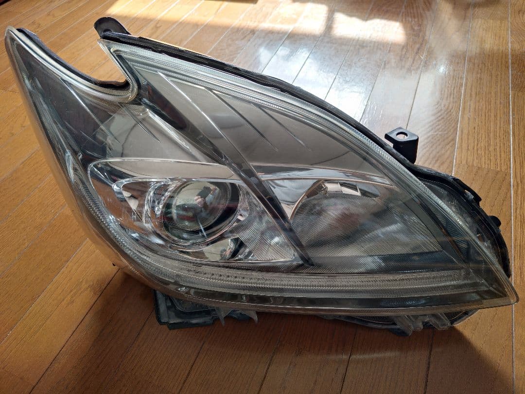 ZVW 30 プリウス後期純正HIDヘッドライト　バラスト GIGAバーナー付き