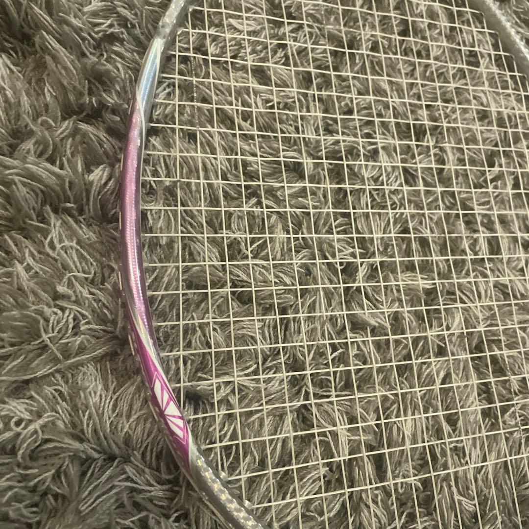 リーニン　バドミントンラケット　ピンク　初心者ジュニア