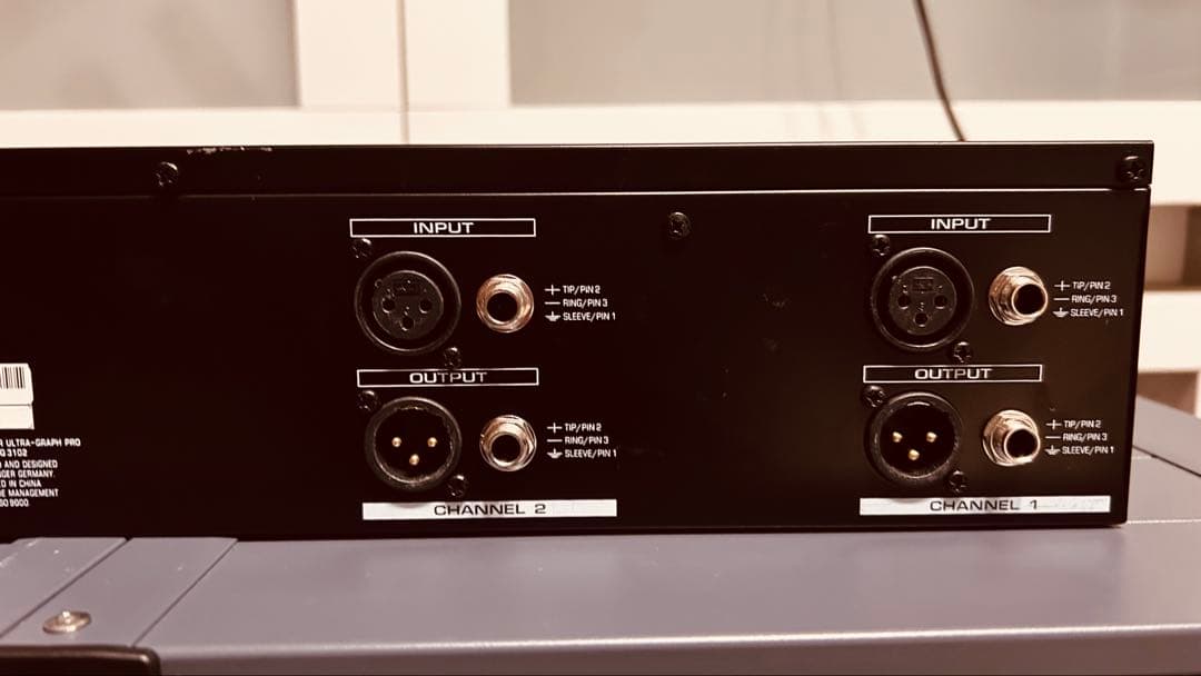 ベリンガー　GEQ3102 グラフィックイコライザー