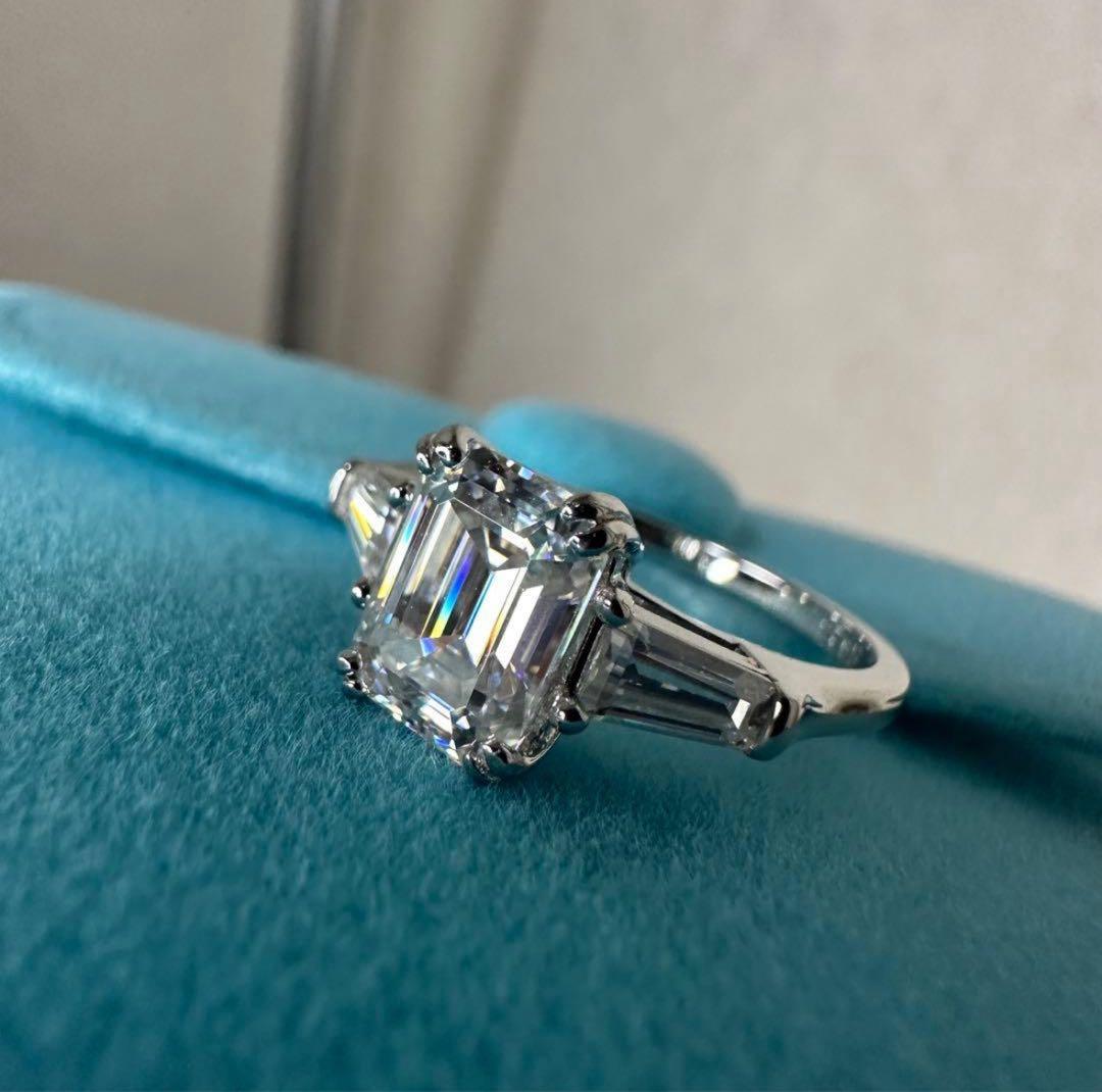 エメラルドカット　モアサナイトリング