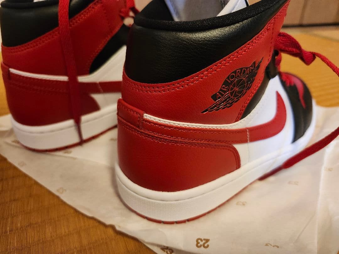 【未使用美品】ナイキエアジョーダン1 Mid 26.5cm