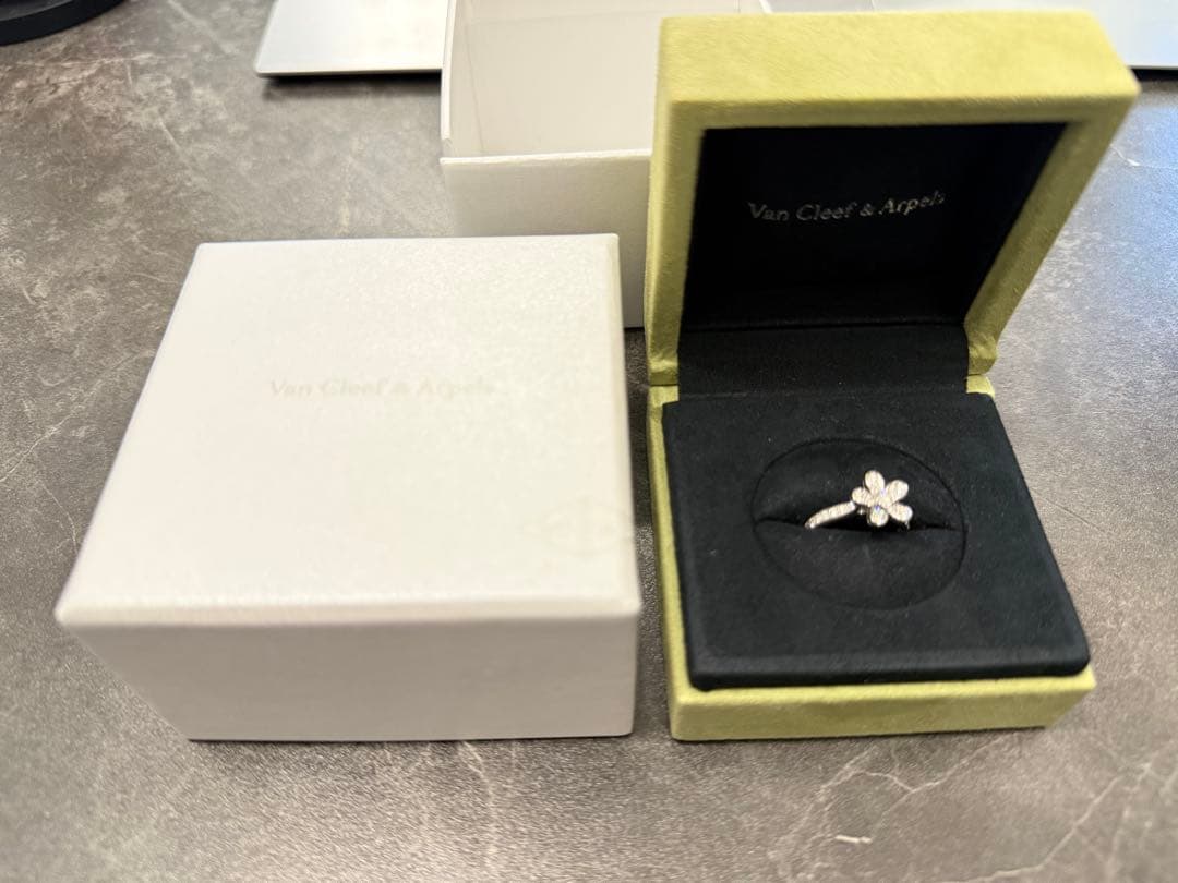 Van Cleef & Arpels ソクラテス