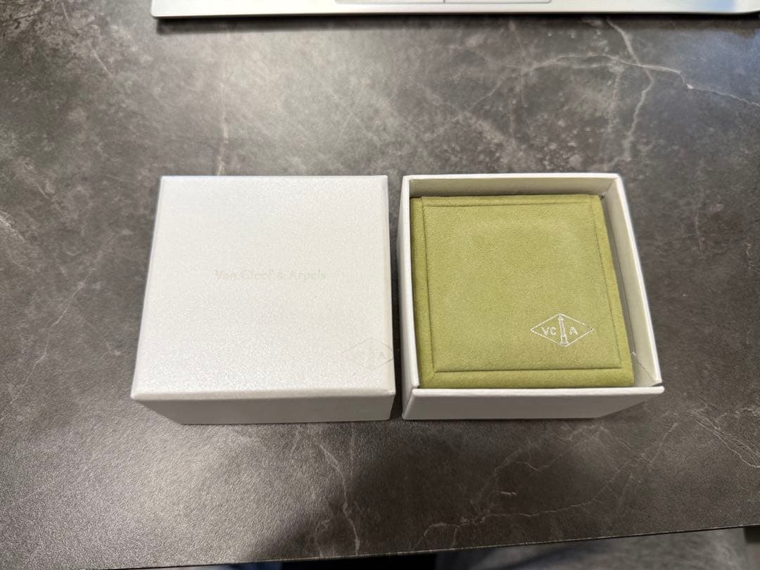 Van Cleef & Arpels ソクラテス