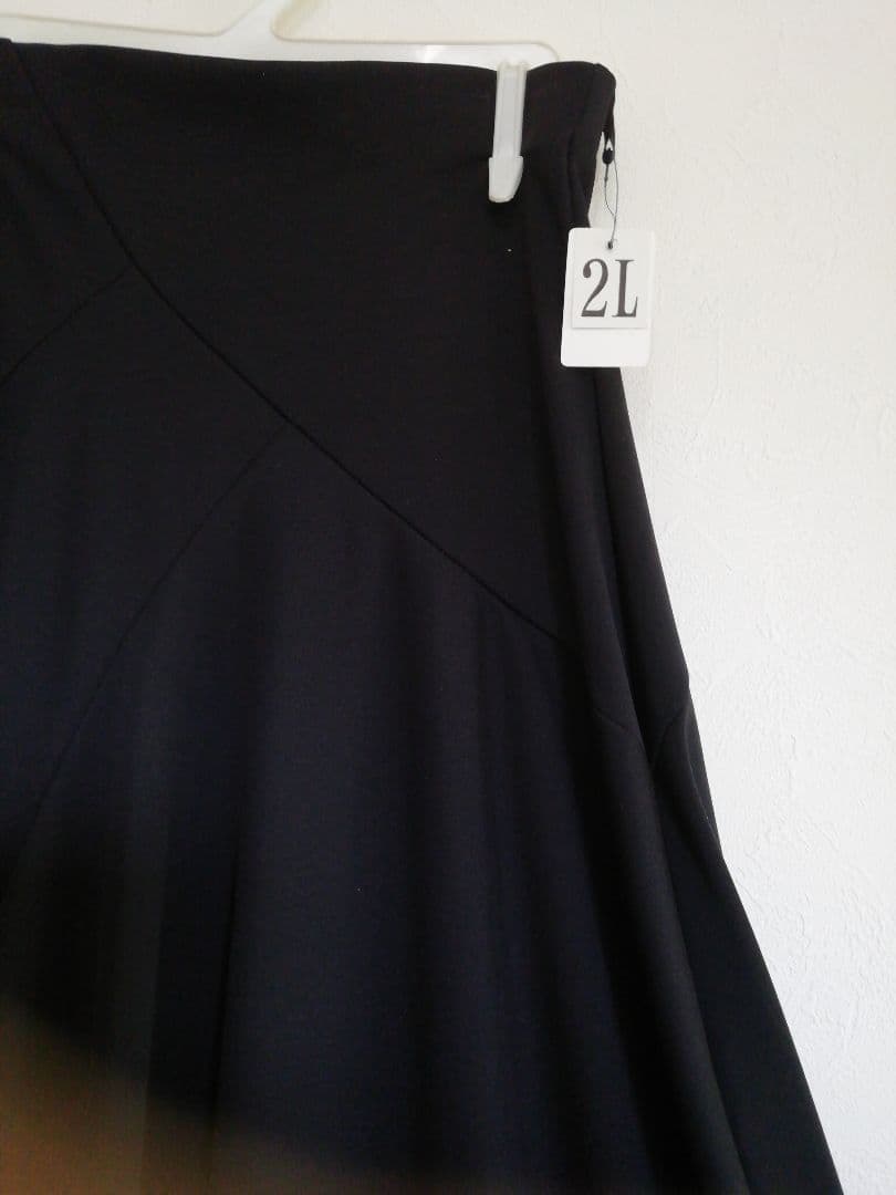 黒 フレアスカート 2Lサイズ新品、タグ付き