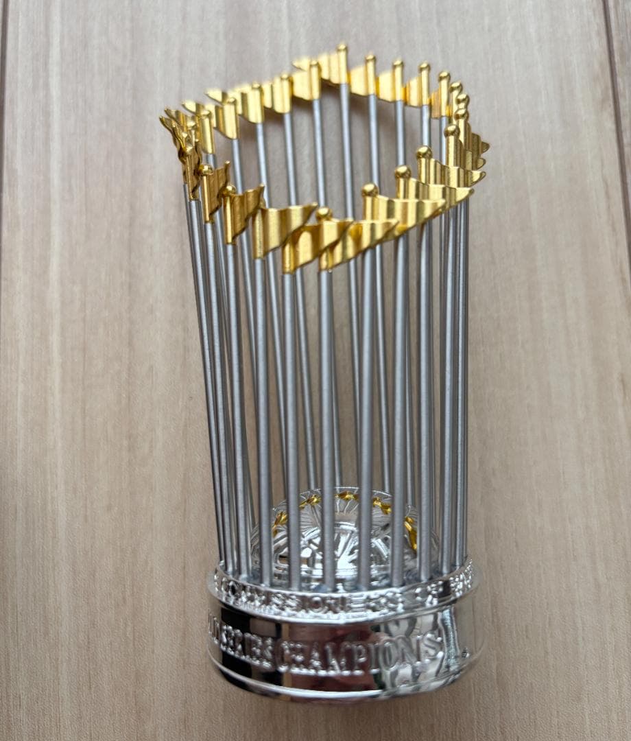 ドジャース 2024ワールドチャンピオンリング、ミニトロフィーレプリカセット