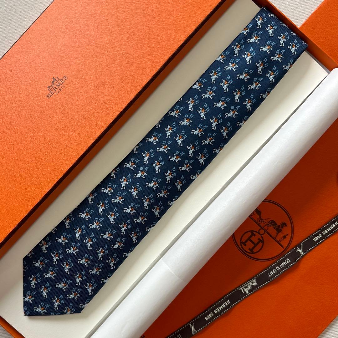 エルメス ネクタイ《シュル・レ・トワ・ドゥ・エルメス》新品 未使用