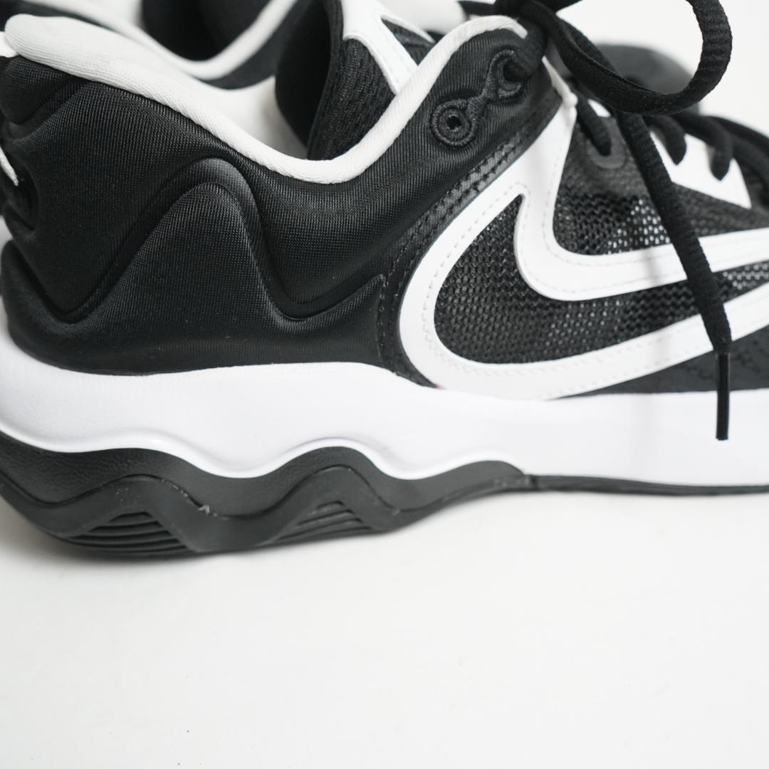 【未使用級】ナイキ ヤニスイモータリティ3 バスケットボールシューズ 28cm