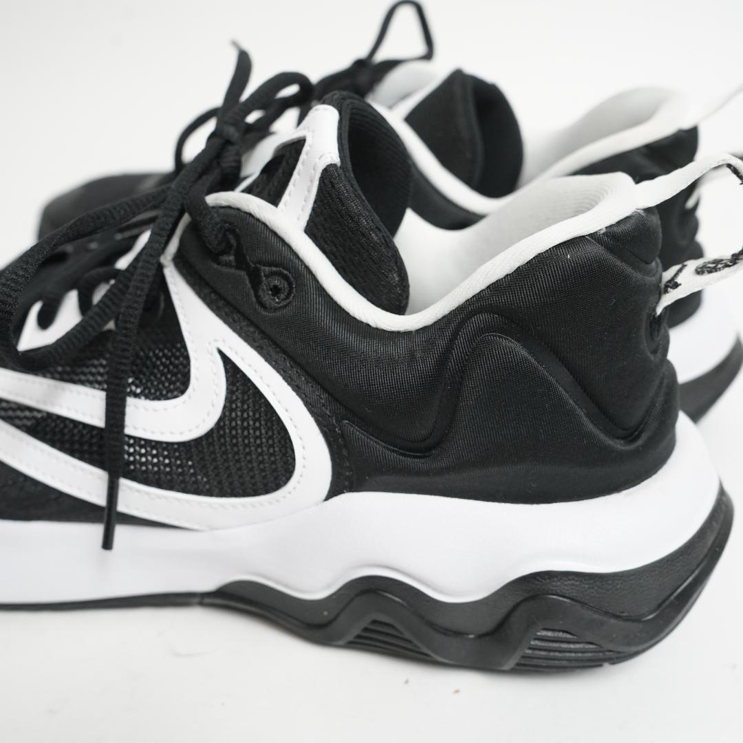 【未使用級】ナイキ ヤニスイモータリティ3 バスケットボールシューズ 28cm