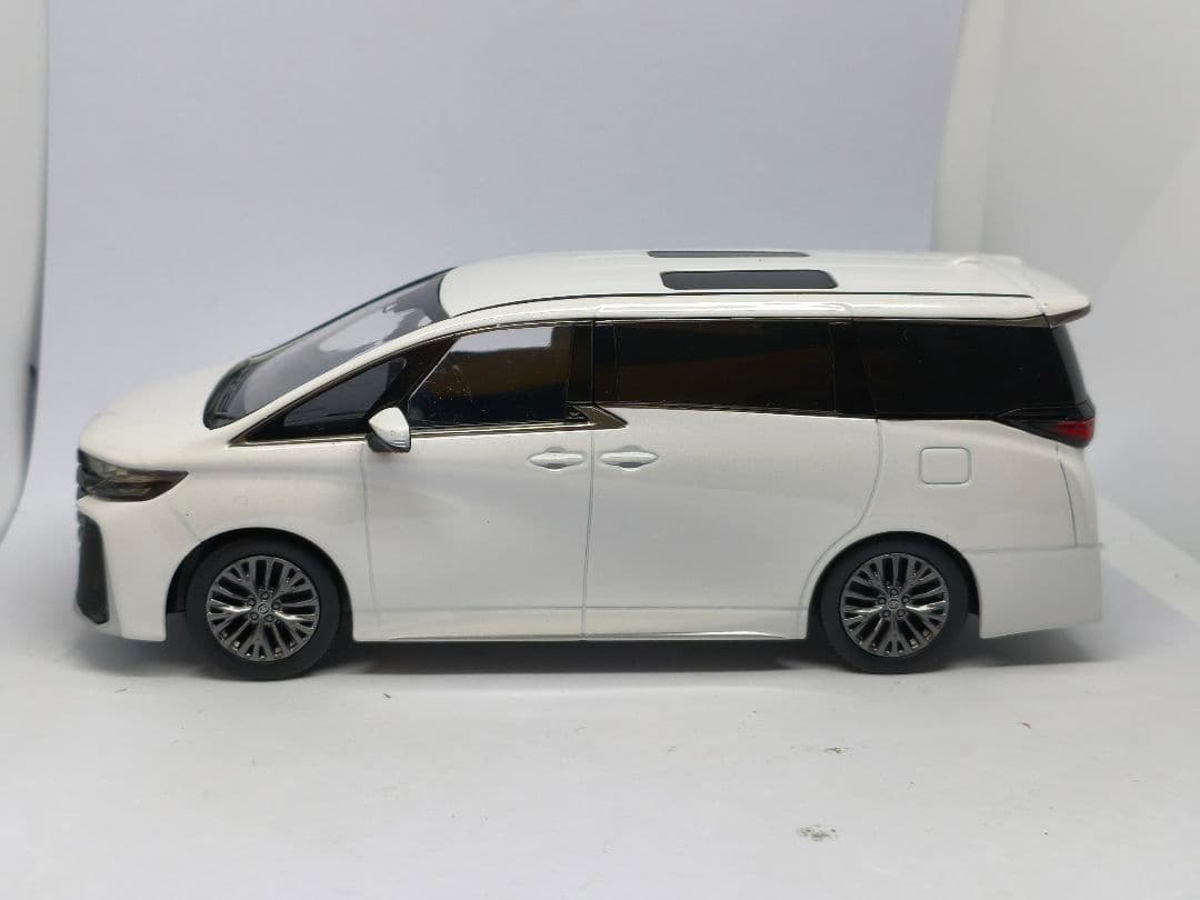 トヨタ ヴェルファイア カラーサンプル ミニカー 1/30 色見本 白 ホワイト