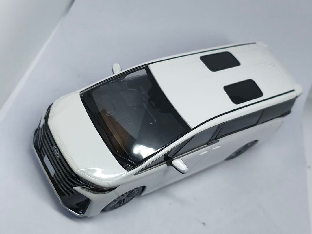トヨタ ヴェルファイア カラーサンプル ミニカー 1/30 色見本 白 ホワイト