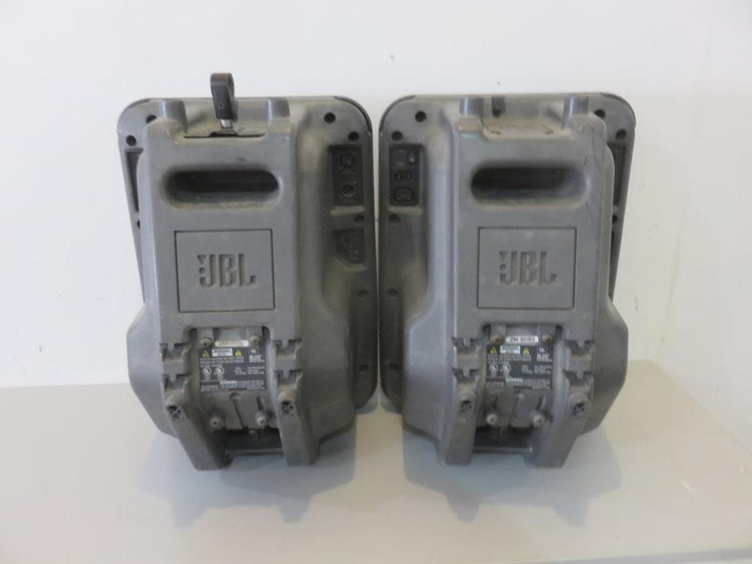 JBL EON15 テージおよびスタジオ モニター。