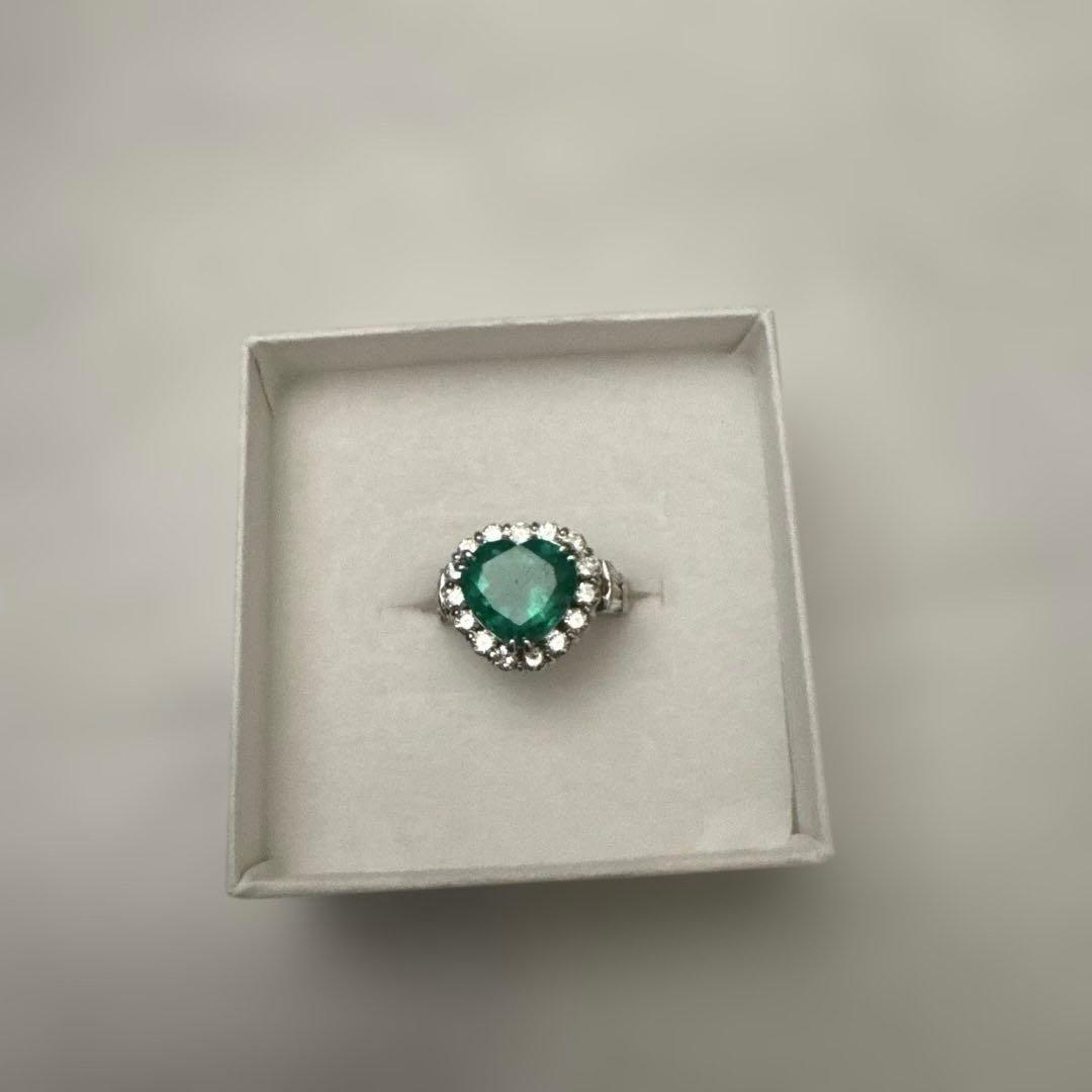 エメラルド　指輪