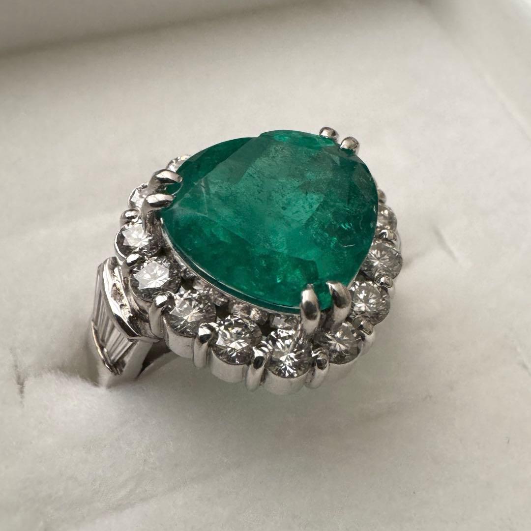 エメラルド　指輪