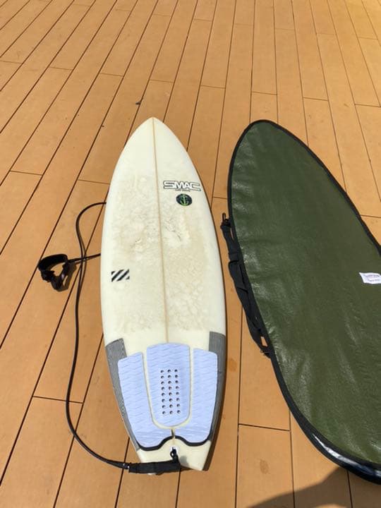 サーフボード　5,4 (リーシュ、フィン、ケース込み)