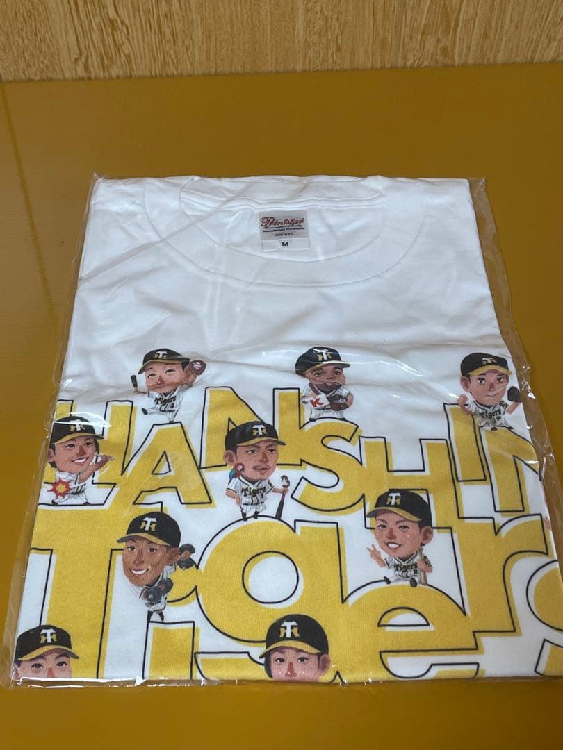 阪神タイガースとマッカノーズデザインとコラボレーションしたグッズです。