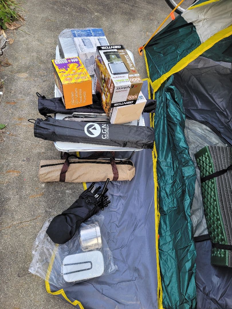 ソロキャンプセット　ソロドームテント　コールマンシェルフ　キャンプに