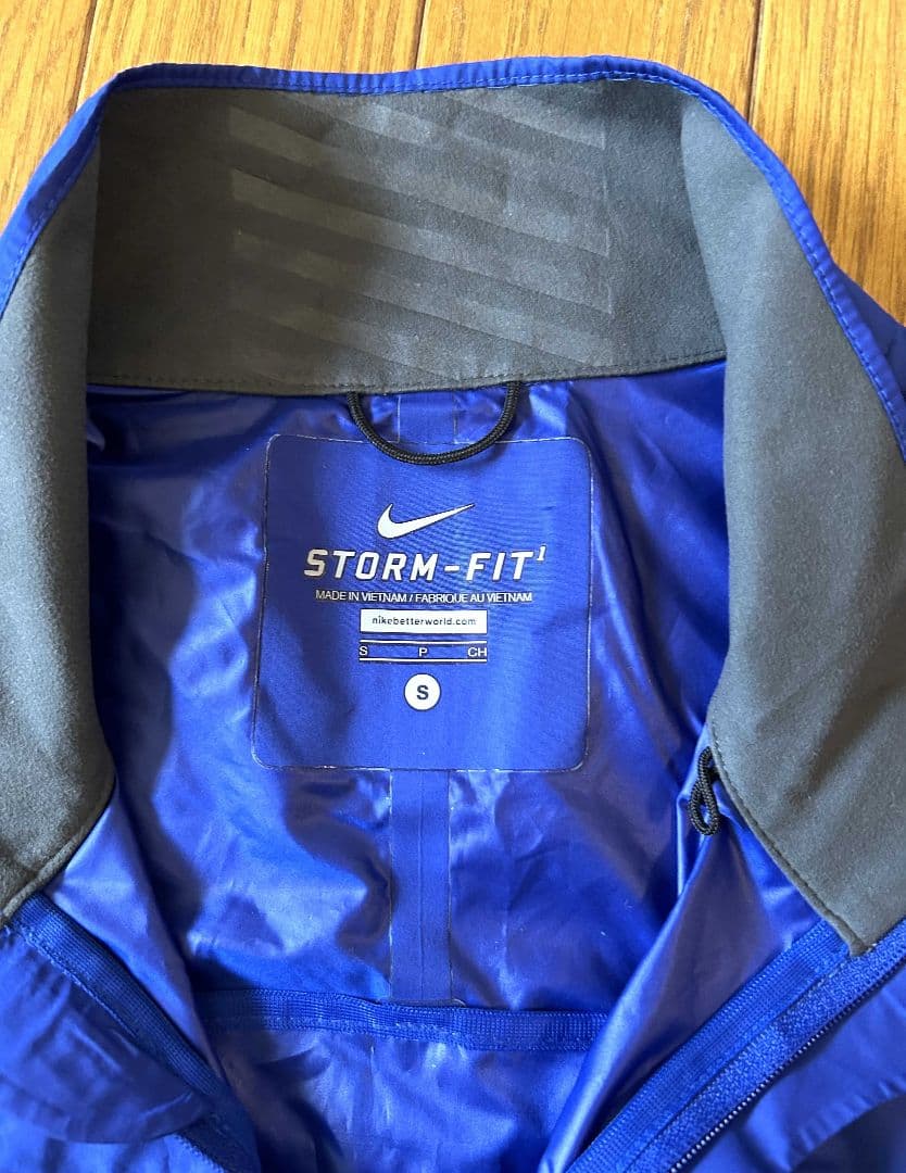NIKE ナイキ　STORM-FITランニングジャケット