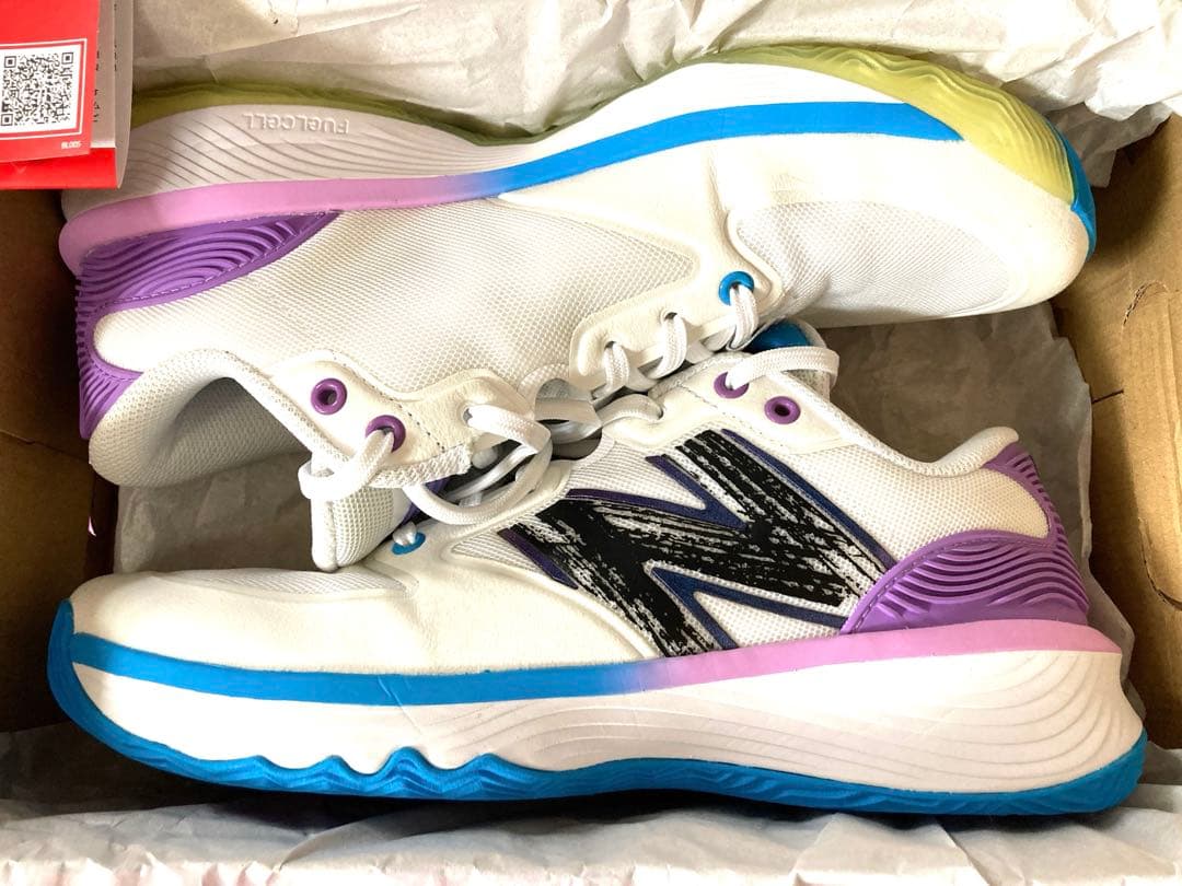 たけ 【美品】New Balance FuelCell HESI LOW