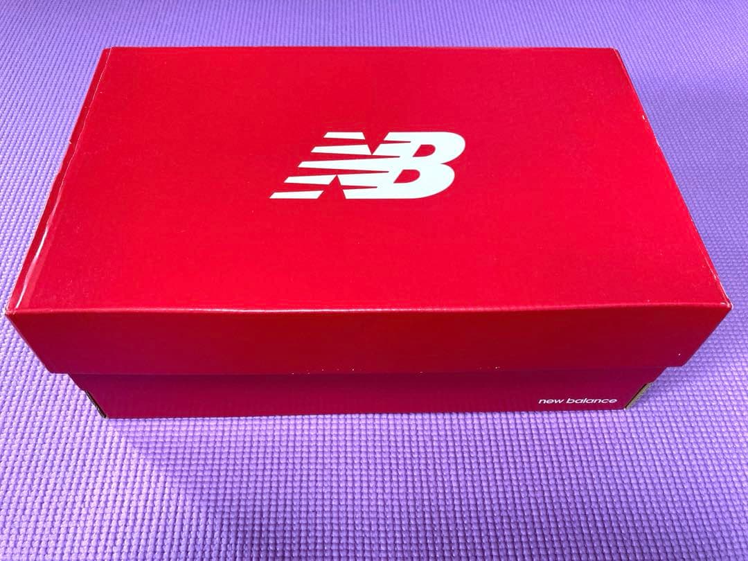 たけ 【美品】New Balance FuelCell HESI LOW